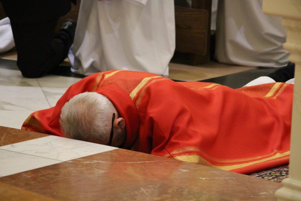 WIELKI PIĄTEK – Liturgia na cześć Męki Pańskiej